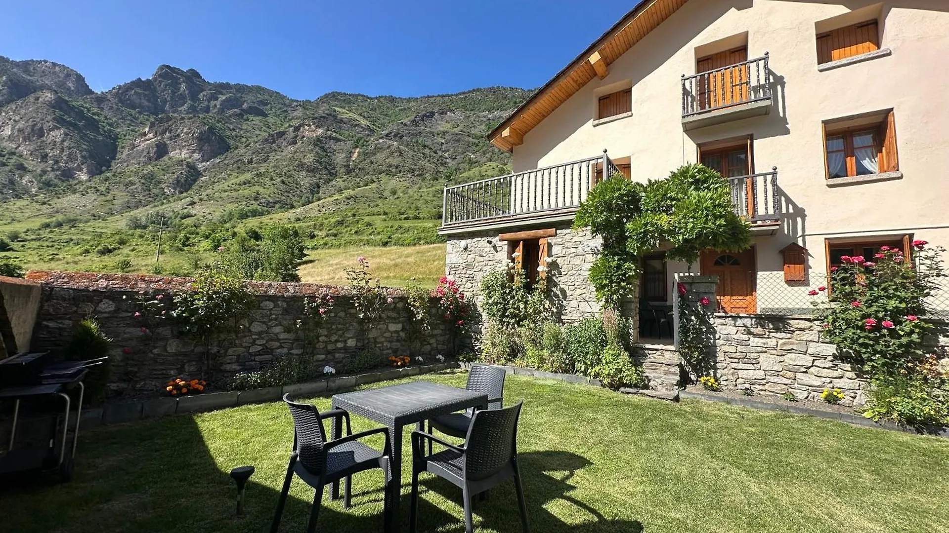 Apartament Casa Sastre Эспот